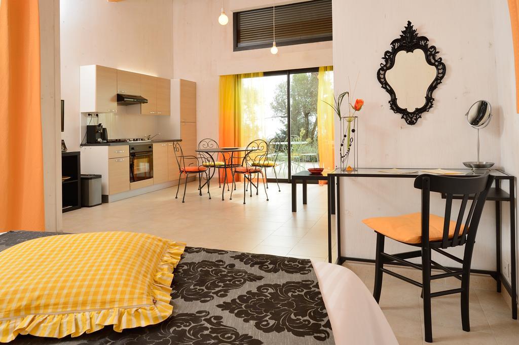 Maison D'Hotes Bleu Azur Tourrettes-sur-Loup Rom bilde